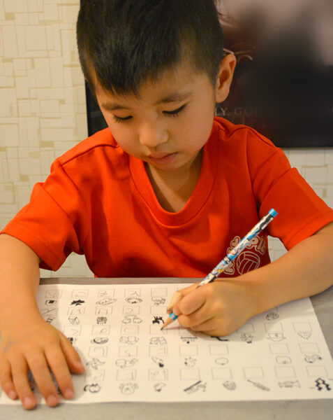 ひらがな46音おぼえるプリント やってるとこ